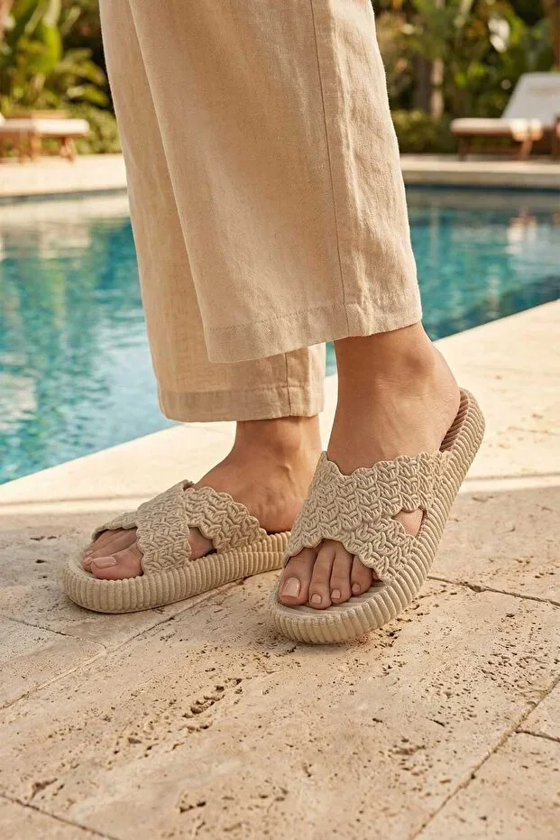 Summer Women's Single Buckle Slippers Suitable for Wet Surfaces