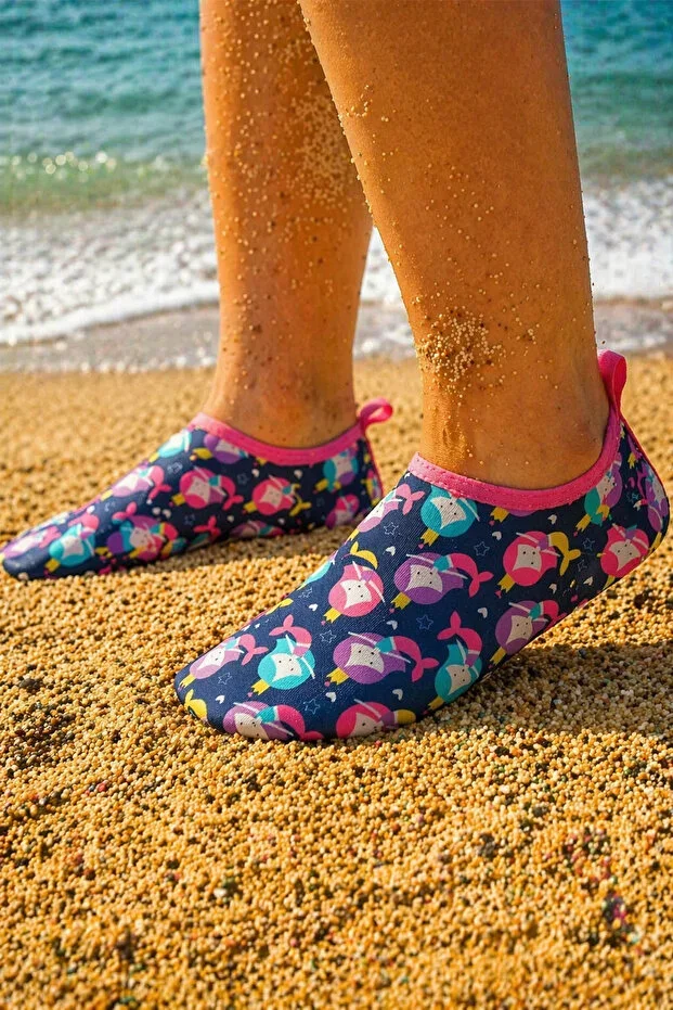 PATTERNED NON-SLIP SOLE TEAR-RESISTANT DURABLE SEA AND POOL SHOES