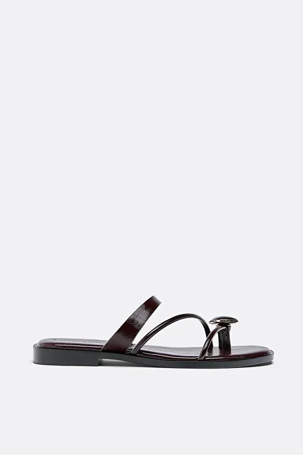 Flat sandals with stone detail