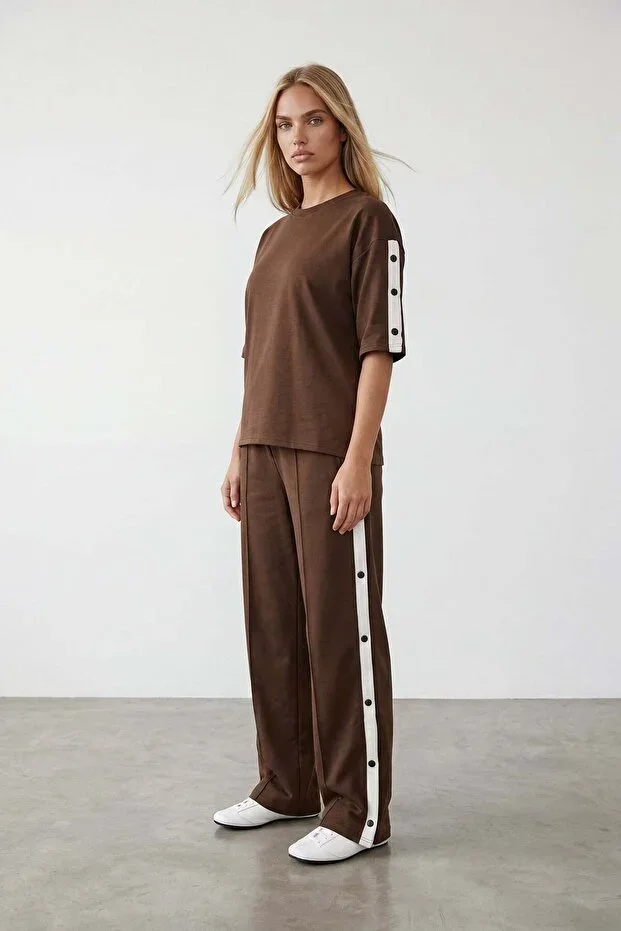 Women's Brown Round Neck Snap Closure Ribbed Knit Tracksuit Set Alc-X13486