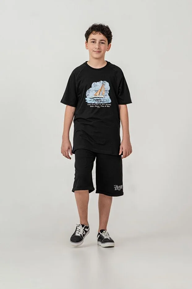 Boy's T-shirt Set with "Üst Ön Orta Yelken Baskılı" Print on Top Front Middle Sail and "Alt Sol Bacak Baskılı" Print on Bottom Left Leg