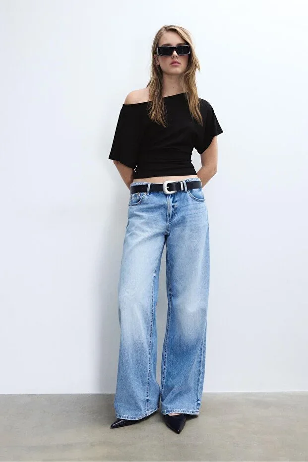 Stradivarius Short-sleeved boat neck t-shirt