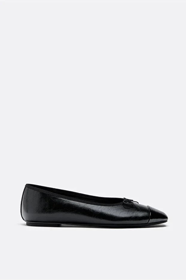 Bow-toe ballerinas