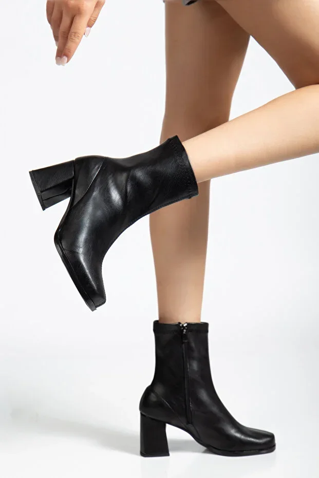New season black stretch heeled women's boot model code 667