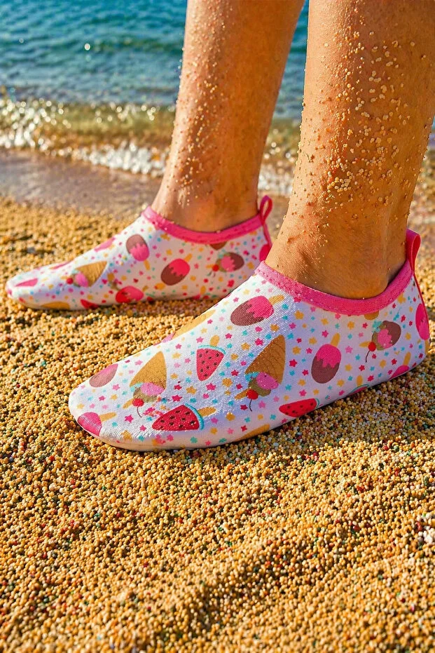 PATTERNED NON-SLIP SOLE TEAR-RESISTANT DURABLE SEA AND POOL SHOES
