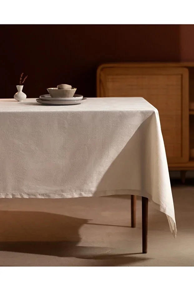 Lavinia Tablecloth - Ecru - 160x230 cm