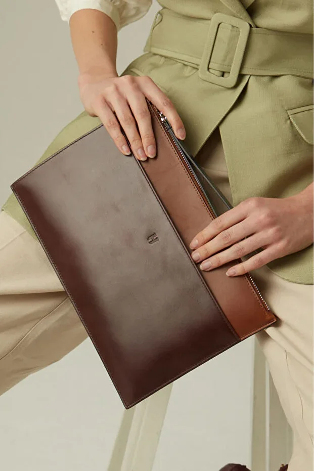 Women's Genuine Leather Portfolio Bag Zippered RFID Protected Beverly Tabacco Brown