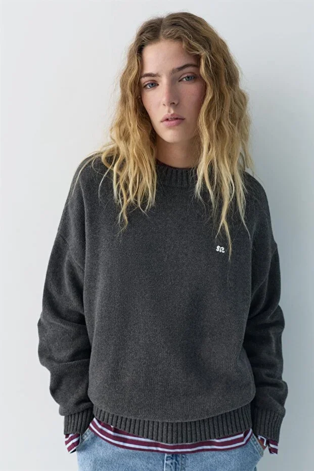 Sweater with front embroidery