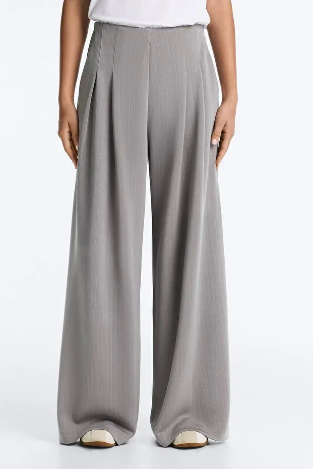 Oysho Pleated Long Trousers with Soft Texture Containing Modal