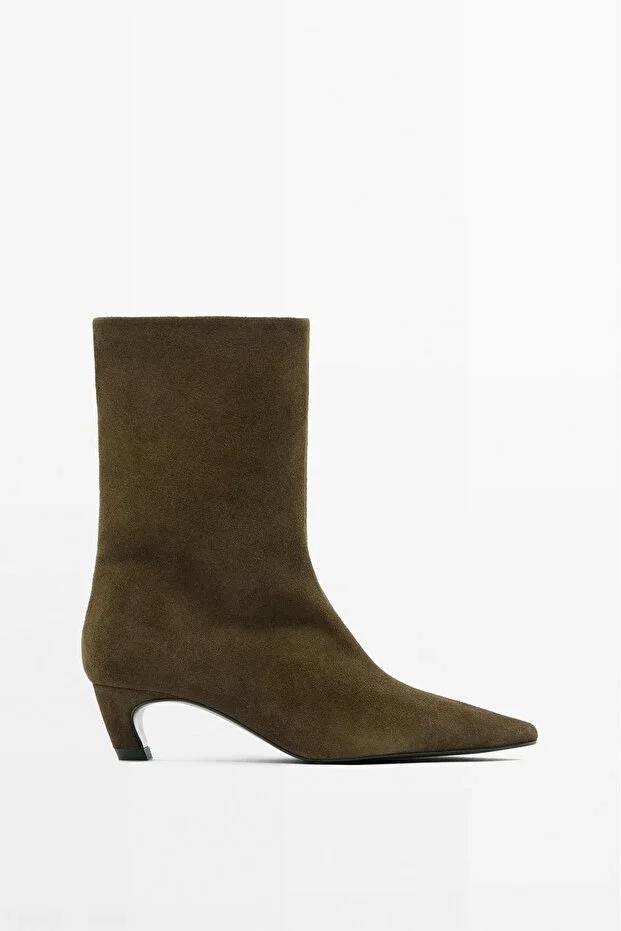 Heeled suede boots