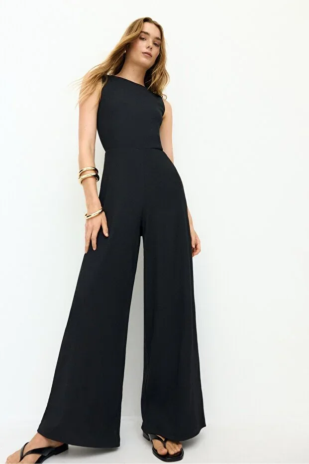 Sleeveless jumpsuit