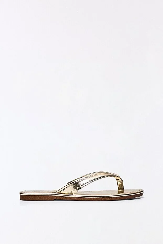 Flat thong sandals