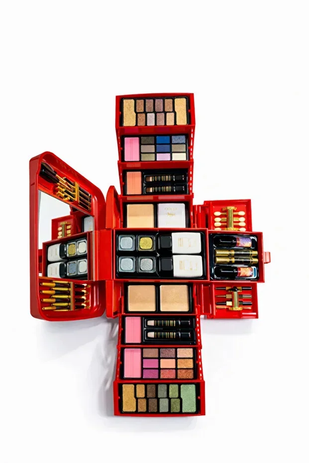 77 Piece Large Professional Makeup Set – Multi-Compartment Box