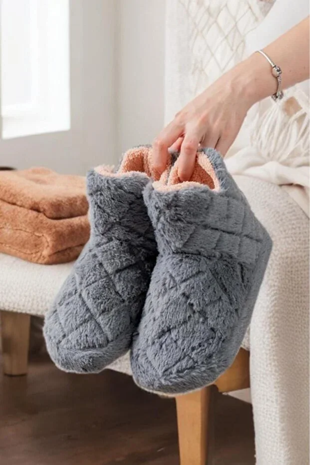 Women's Thick Lightweight Sole Slipper - House Boot - House Shoe