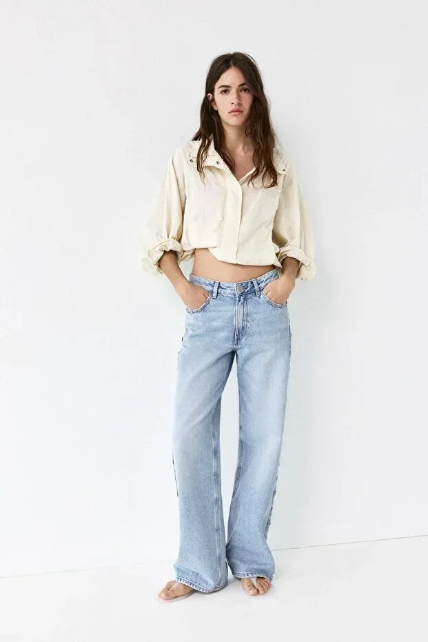 Baggy jean with button detail