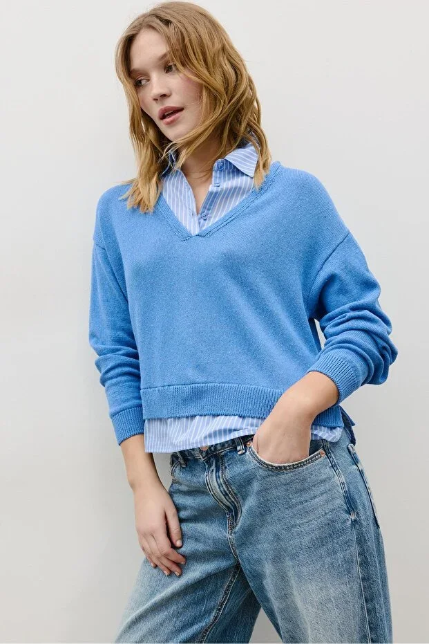 Knit sweater with two different fabrics