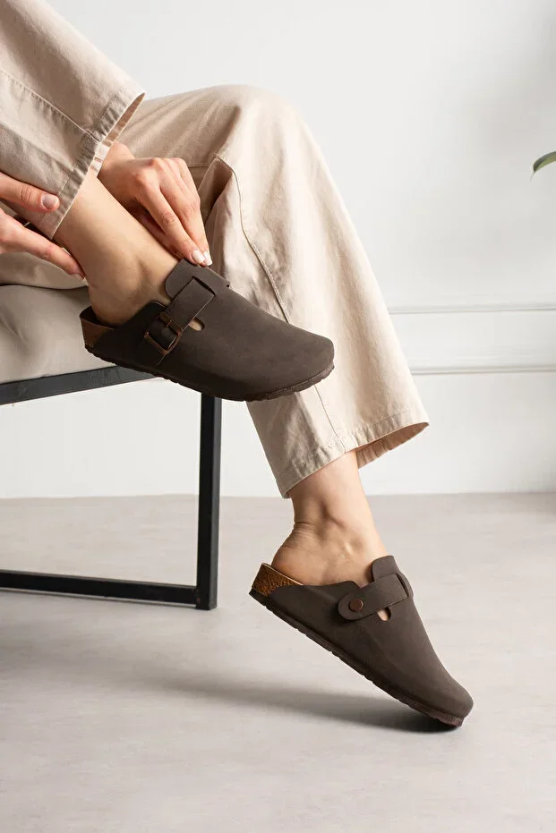 Unisex Closed-Toe Buckled Clog Daily Home and Outdoor Slippers