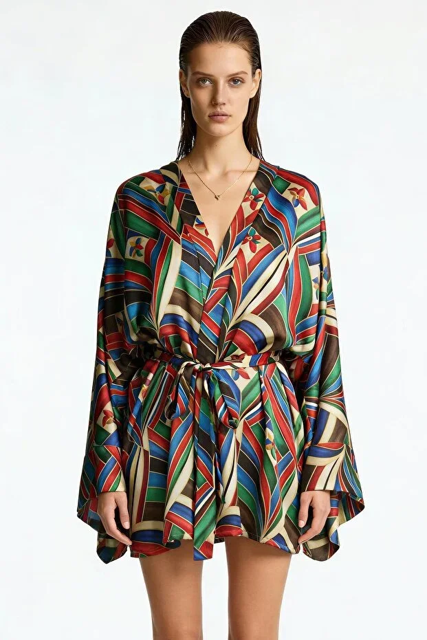 Fumee Avelian Short Satin Robe / Kimono