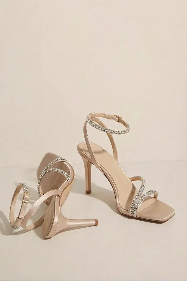Heeled sandals with stone detail
