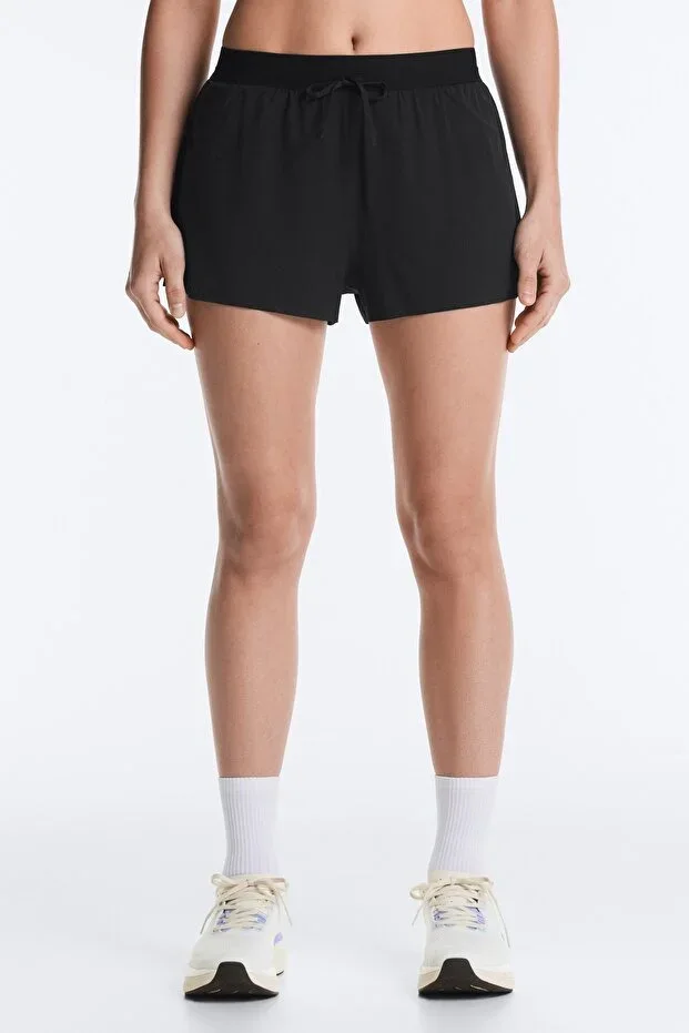 Oysho 7 cm Mid rise technical shorts