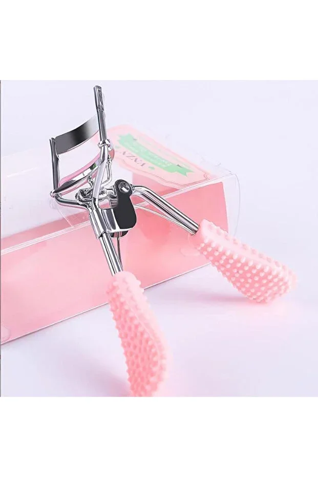 Perfect Eyelash Curler that Shapes Without Damaging Eyelashes