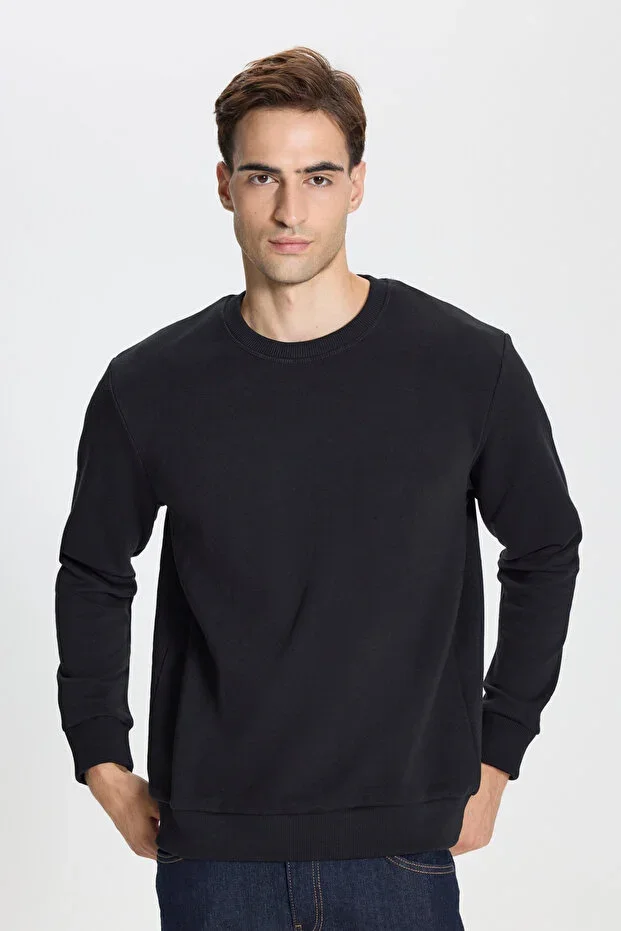 3-Thread Round Neck Men's Sweatshirt