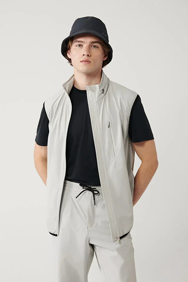 Men's Stone Stand-Up Collar Zip-Up Water-Repellent Bi-Stretch Comfort Fit Vest A41Y6535