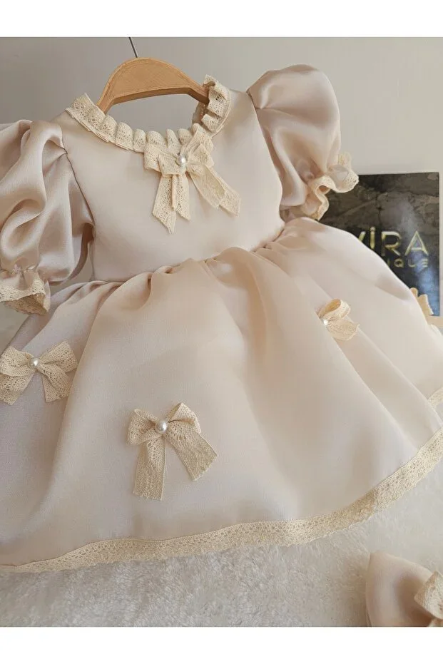 Fluffy vintage lace detailed dress