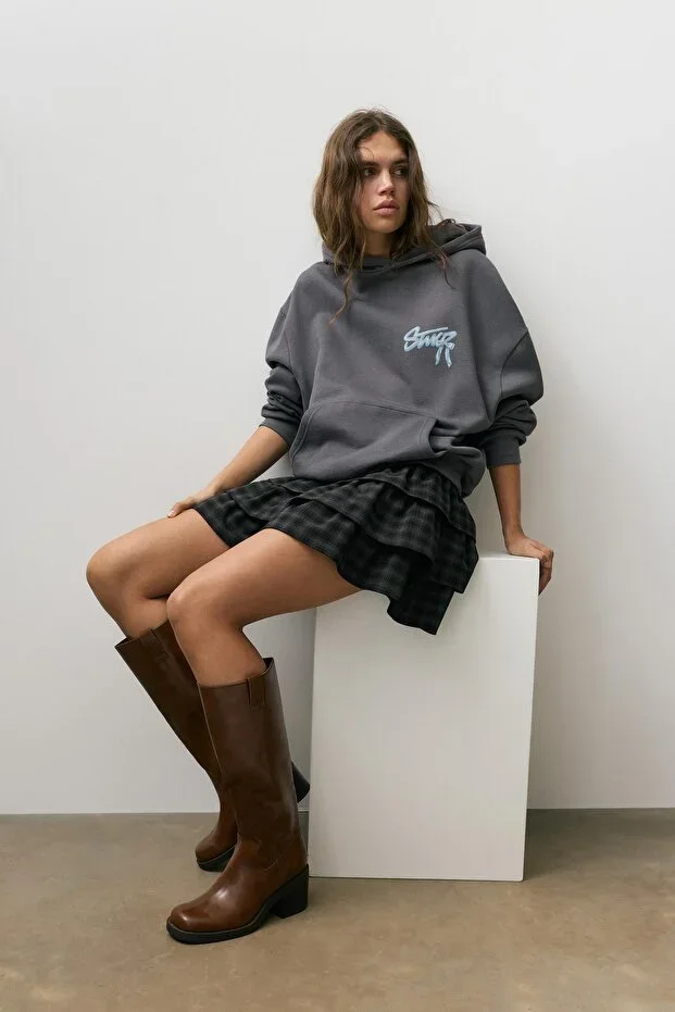 High-heeled boots