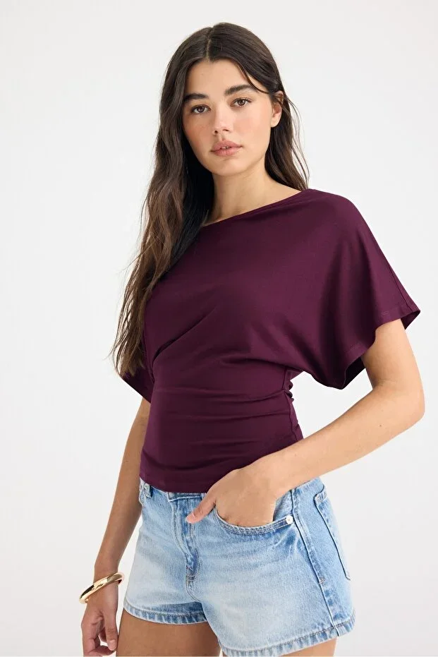 Stradivarius Short-sleeved boat neck t-shirt
