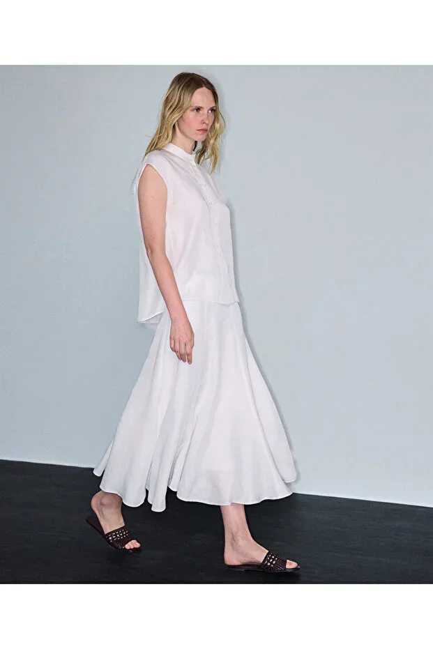 Midi flared skirt with belt