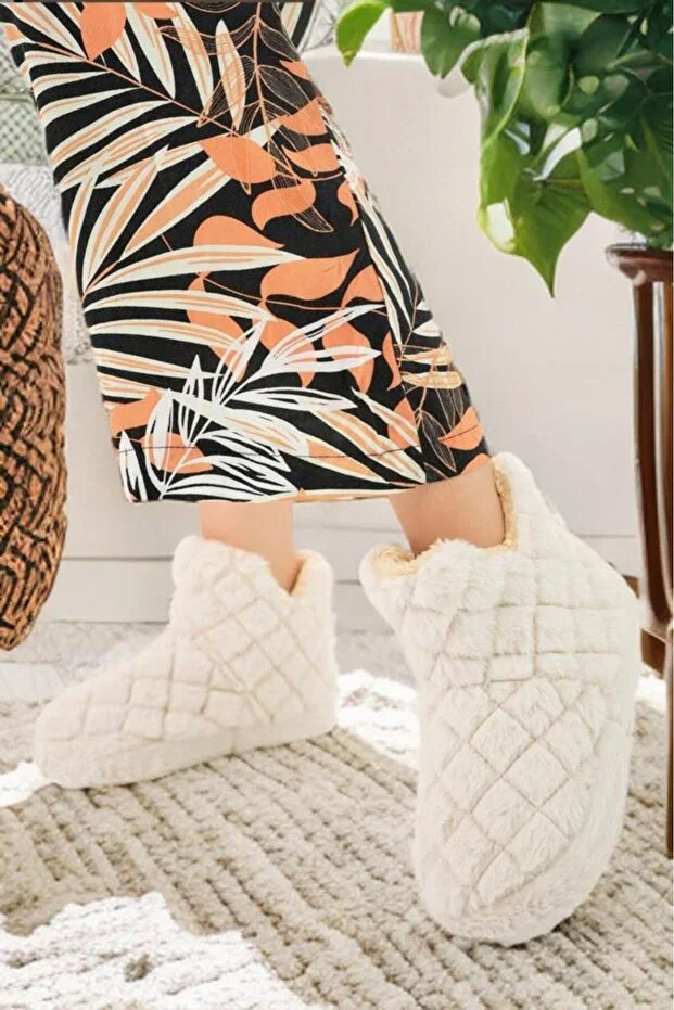 Women's Thick Lightweight Sole Slipper - House Boot - House Shoe