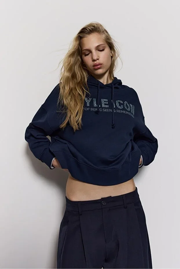 Sweatshirt with hood and lurex
