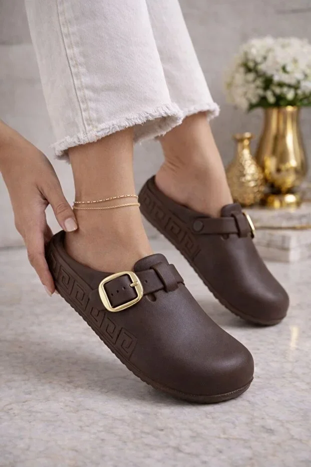 Closed-Front Anatomical Soft Daily Clog Slippers with Massage Sole - Brown