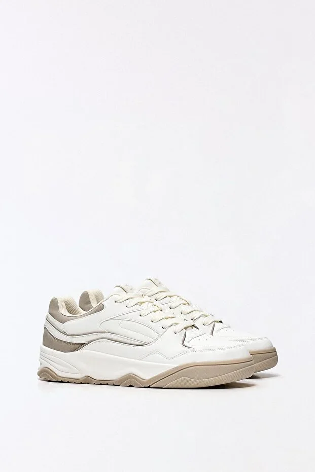 Voluminous sneakers