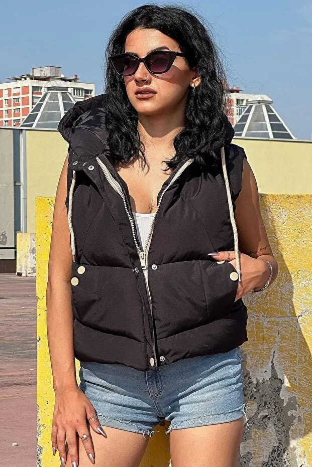 Women's Hooded Crop Puffer Vest – Casual Sports Vest with Water-Repellent Zipper and Snap Button Detail