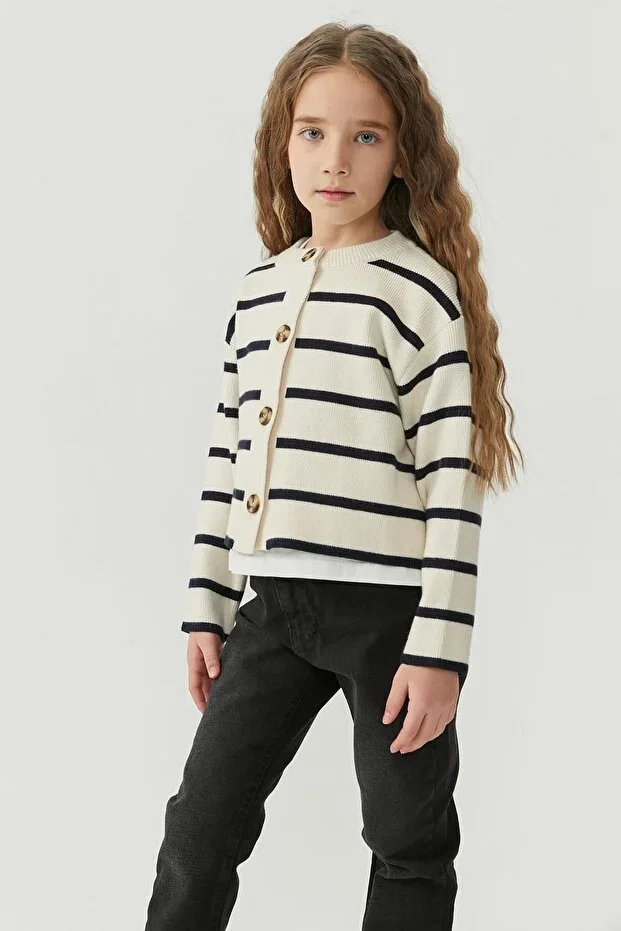 Girls Crew Neck Buttoned Knit Cardigan