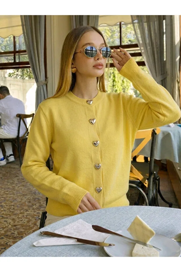 WOMEN'S KNITTED CARDIGAN WITH HEART BUTTON DETAIL