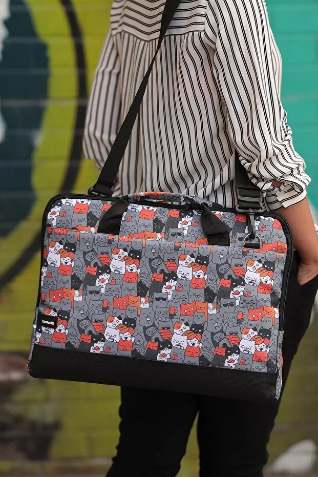 15.6'' Cute Cat Patterned Base Protected, Shoulder Strapped, Notebook Laptop Macbook Bag - Catlantis