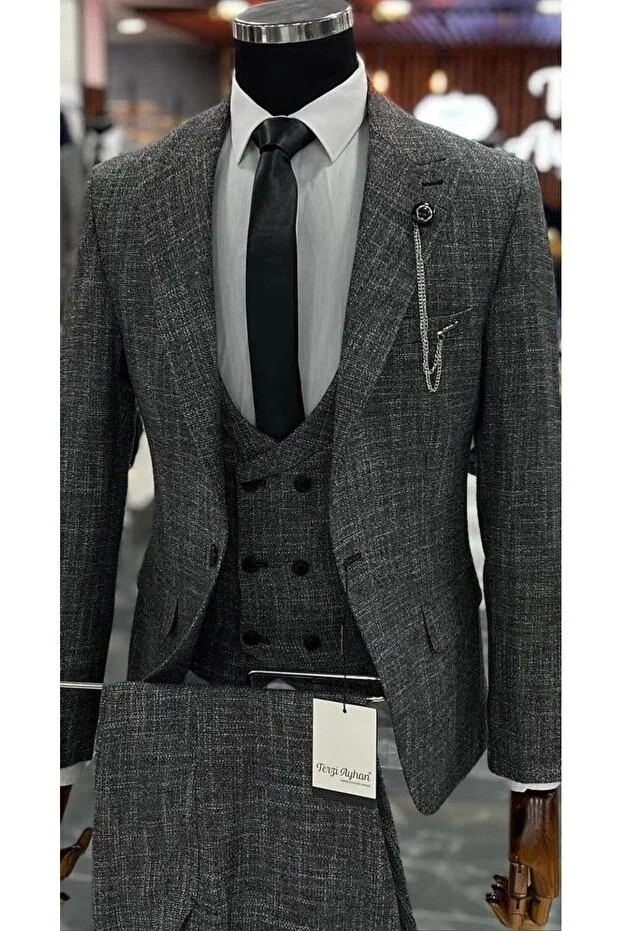Suit with Vest – SlimFit Please choose one size larger.