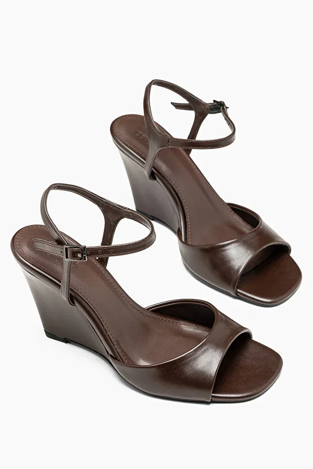 Annü Brown Shiny Leather Women's Heeled Shoes