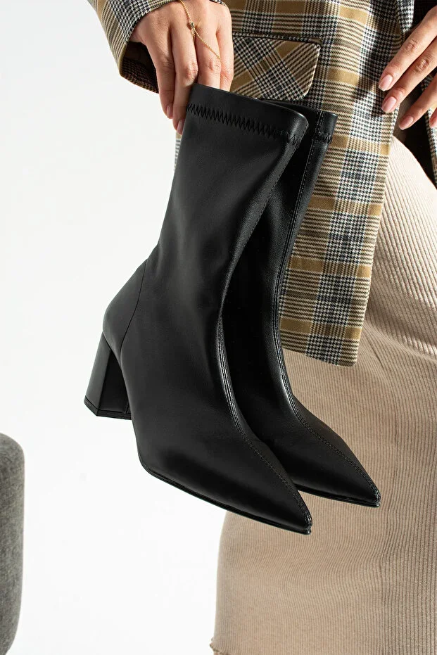 Silvia Women's Stretch Pointed Toe Heeled Boots