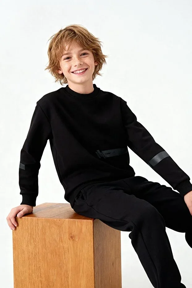 Black Cotton Thick Soft Textured Standard Fit Printed Boys Sweatshirt - 11238