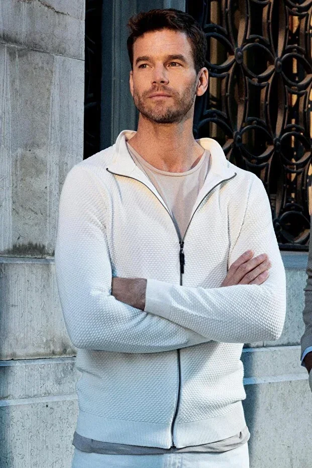 Men's Standard Fit Normal Cut Patterned Half Turtleneck Zip-Up White Cardigan