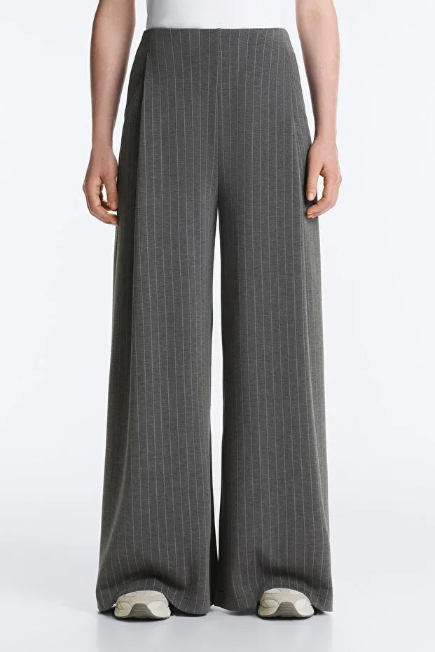 Oysho Wide-leg trousers with side pleats in soft-touch modal fabric