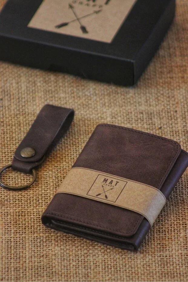 Genuine Leather Vertical Wallet with Magnetic Closure / Gift Box / Genuine Leather Keychain Gift