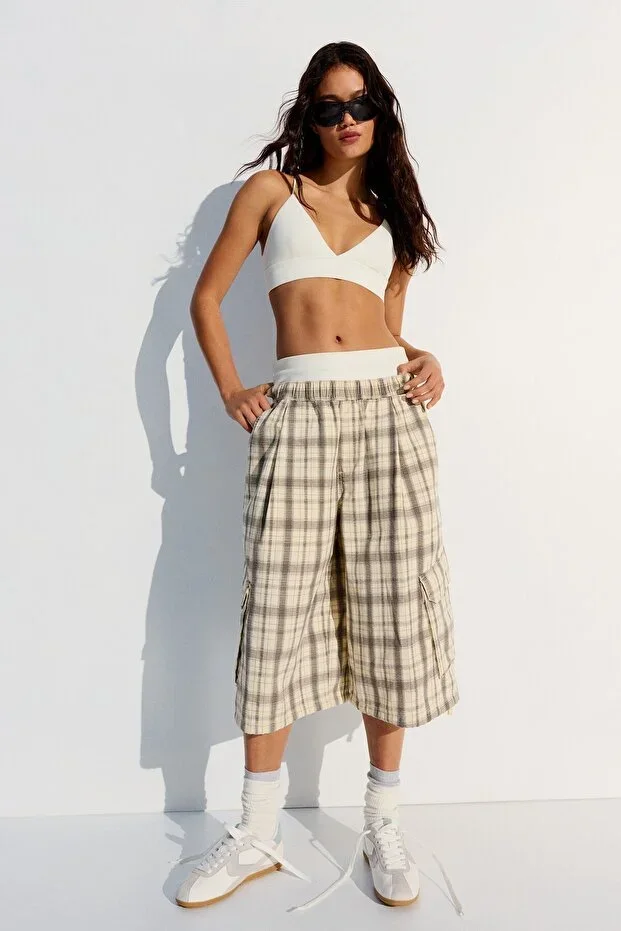 Bershka Elasticated Waist Cargo Bermuda