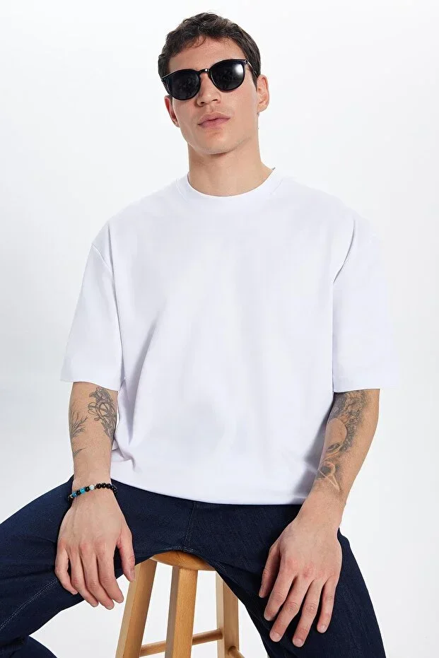 Unisex Oversize Wide Fit 100% Cotton Soft Texture Basic Crew Neck White T-Shirt