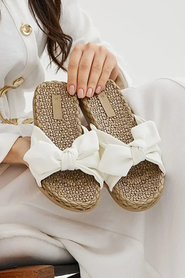 Moda Devrin White Bow Women's Slippers Non-Slip Sole Pool Beach Slipper (Narrow fit)