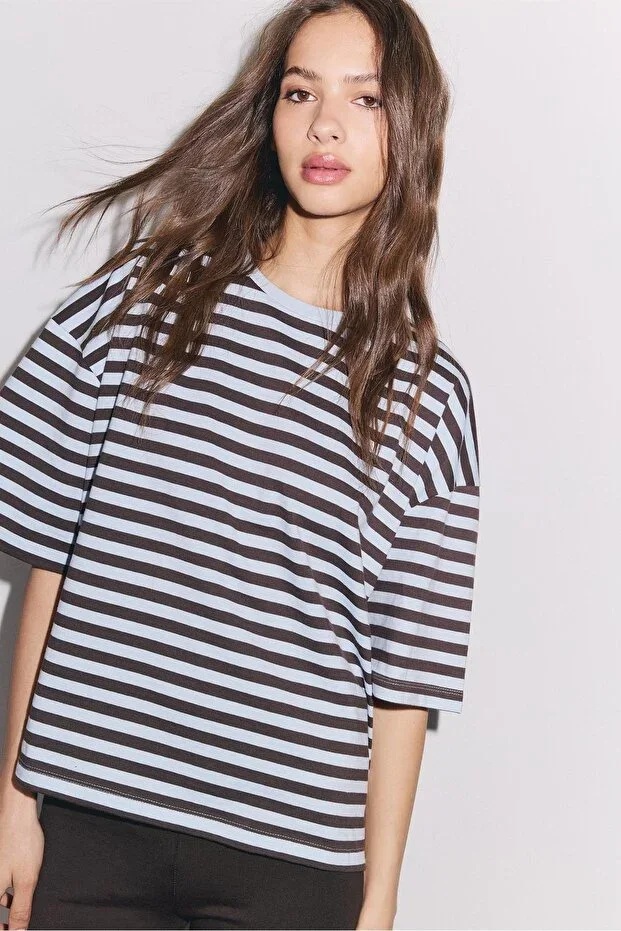 Stradivarius Boxy Short Sleeve T-Shirt